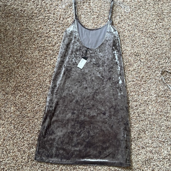 ⭐️NWT! Michelle by Commune- Fidelity crushed velvet Slip Dress! - Picture 8 of 11